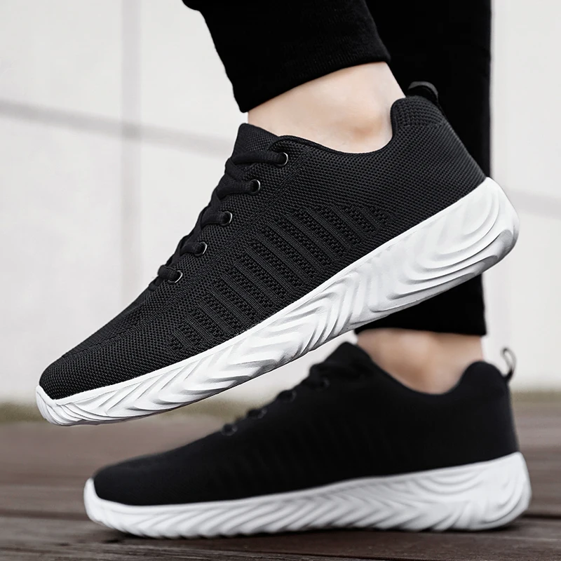 

2021 Trend Style Pure Color Flying Weave Lightweight Men's Casual Shoes Plus Size Wear Resistant Couple Sneakers
