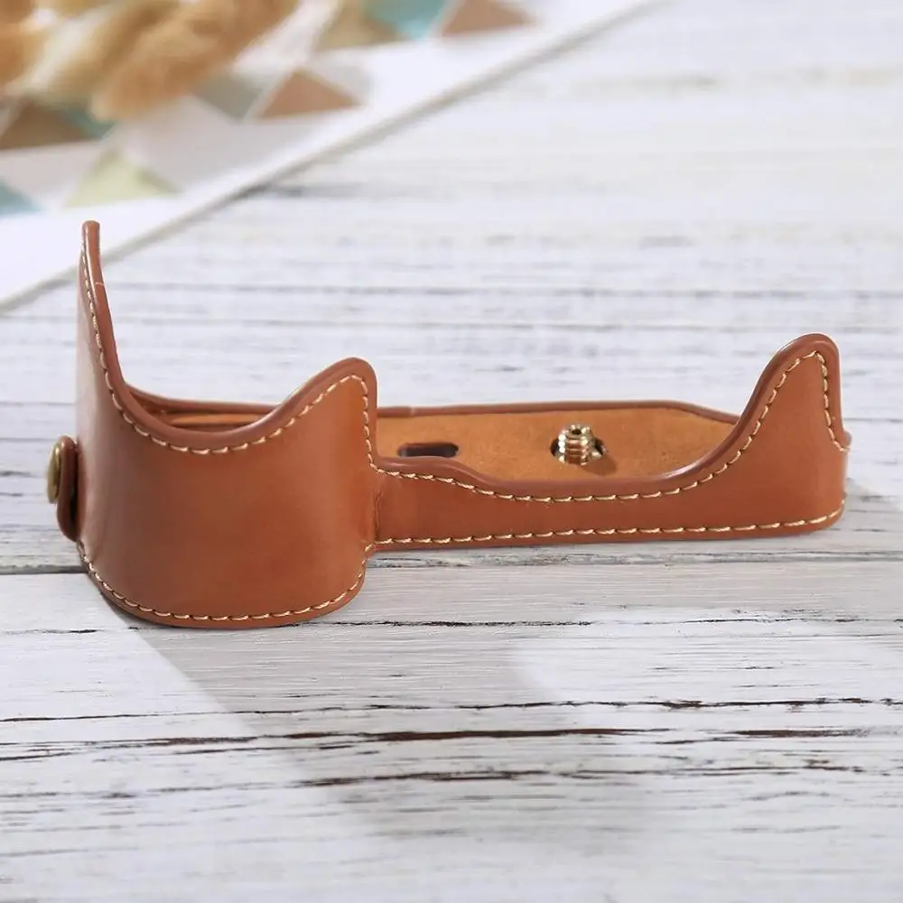 Защитный чехол из ПУ кожи открывающийся снизу для камеры Sony A6600 с отверстием