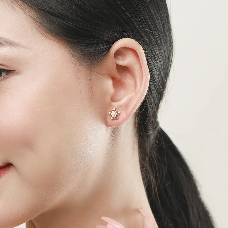 Серьги-гвоздики женские из серебра 925 пробы с искусственным белым жемчугом