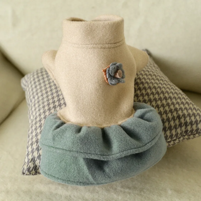 

Cat pets fall/winter new flowers, leaves, wool skirt, beige upper body woolen cloth, warm pet dog clothes