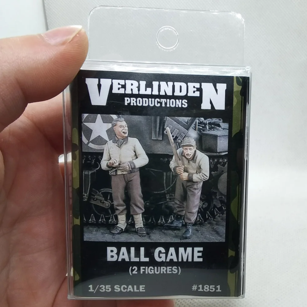 

1/35 WWII "Ball Game" US Tankers playing Baseball (2 Figures/Set) VERLINDEN #1851 Resin Kits Unassembled Uncolored