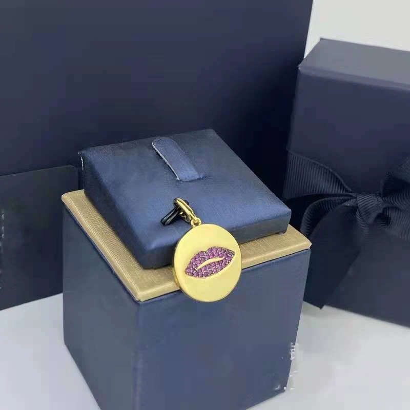 

Fashion High-End Jewelry New Love Lip Buckle Brand Trend Design Pendant, Lip Decoration Romantic Luxury Birthday Gift For Ladies