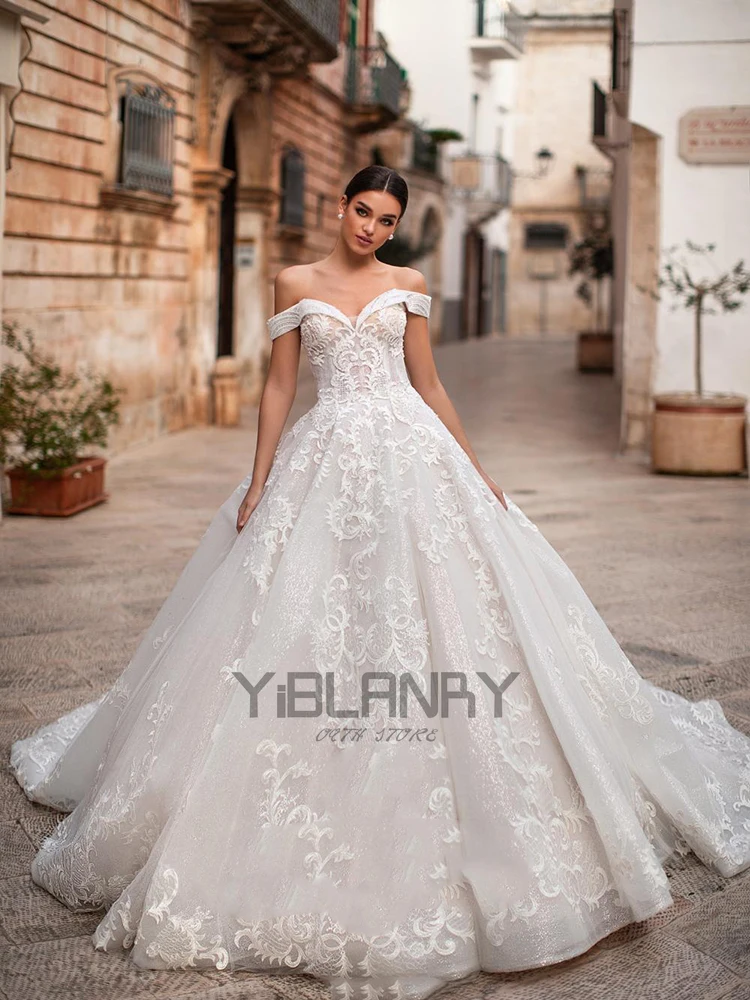

YILIBER Lace wedding dress v-neck luxury retro sleeveless bridal dresses embroidery applique atmosphere one shoulder big skirt