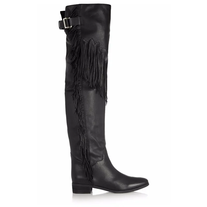 Женские сапоги выше колена с бахромой однотонные на плоской подошве острым