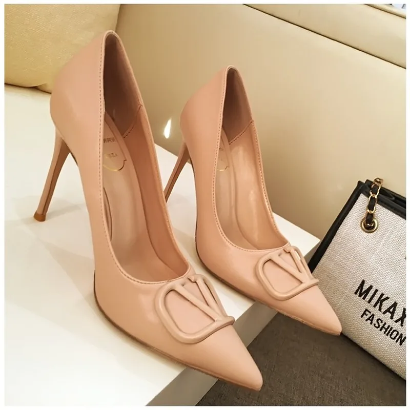 

Women's Shoes
