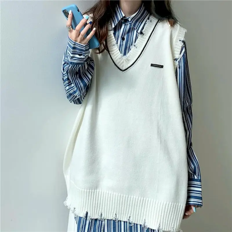 

Preppy Style Sweater Vest Women 2021 Korean Vintage Embroidery V-Neck Knitted Sleeveless Tops Female Winter Trendy Loose Clothes