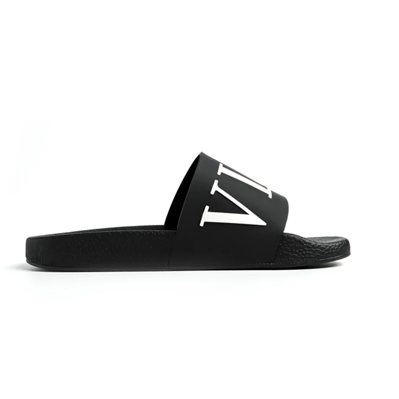 

Summer 2020 new outdoor beach slippers fashion rivet slippers men's high quality rhinestone shoes women summer slipper