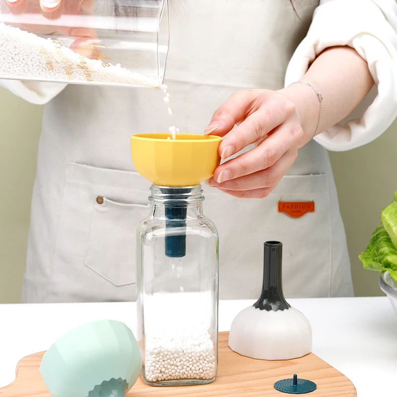 

Multifunctional Silicone Folding Funnel Leak-proof Filter Mini Oil Funnel Liquid Accurate Filter Funnel Tool Small Kitchenware