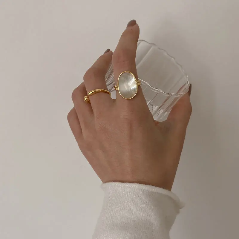 

Exquisite Lady Gold Color White Shell Rings Luxury Bride Jewelry for Women Fashion Simple Ellipse Wedding Party Accessories Gift