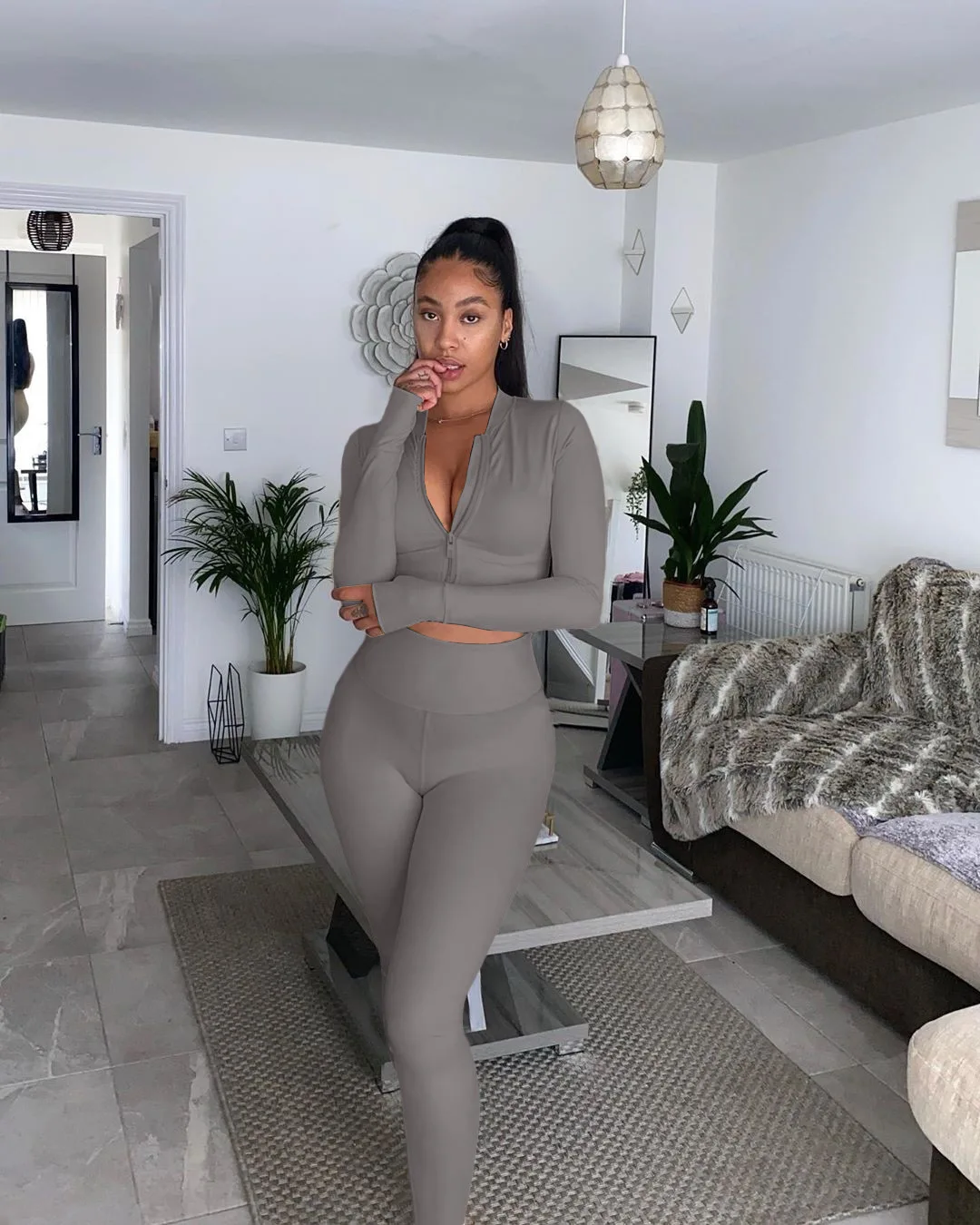 

Custom logo female solid color long sleeves two pieces joggers wear zip upper crop top high waist skinny sustainable gym outfit