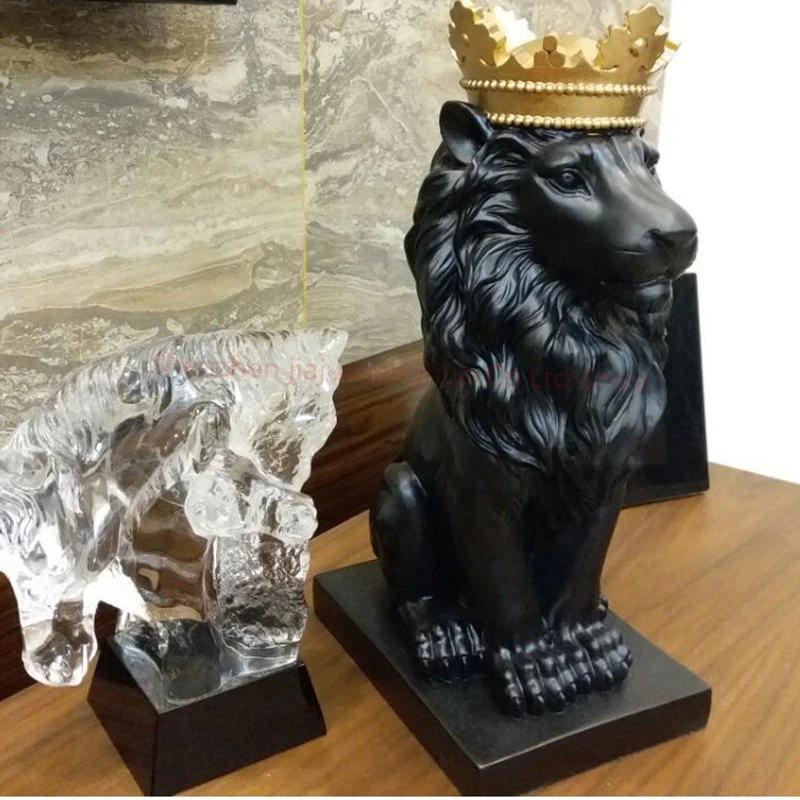 Новая креативная современная статуя черного льва с золотой короной статуэтка