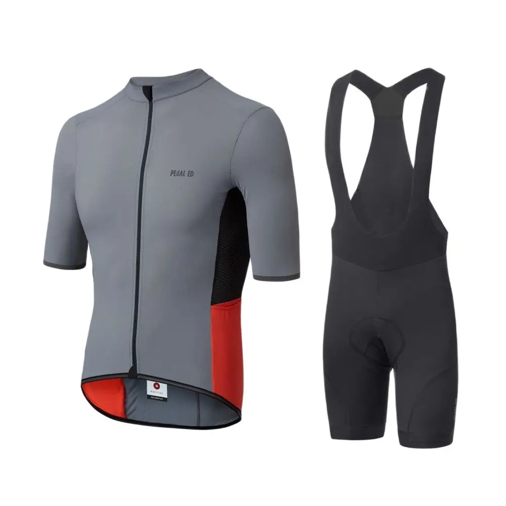

Комплект мужской велосипедной одежды с коротким рукавом и шортами