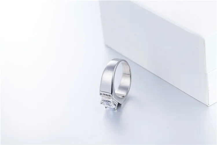 

Wholesale Engagement Titanium Steel Gold Color Lover Ring Crystal Wedd Jewelry Wedding Rings For Women And Men Party Gifts
