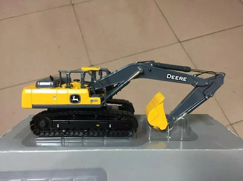 

E360 LC Excavator Metal Tracks 1:50 Scale DieCast Model New in Box