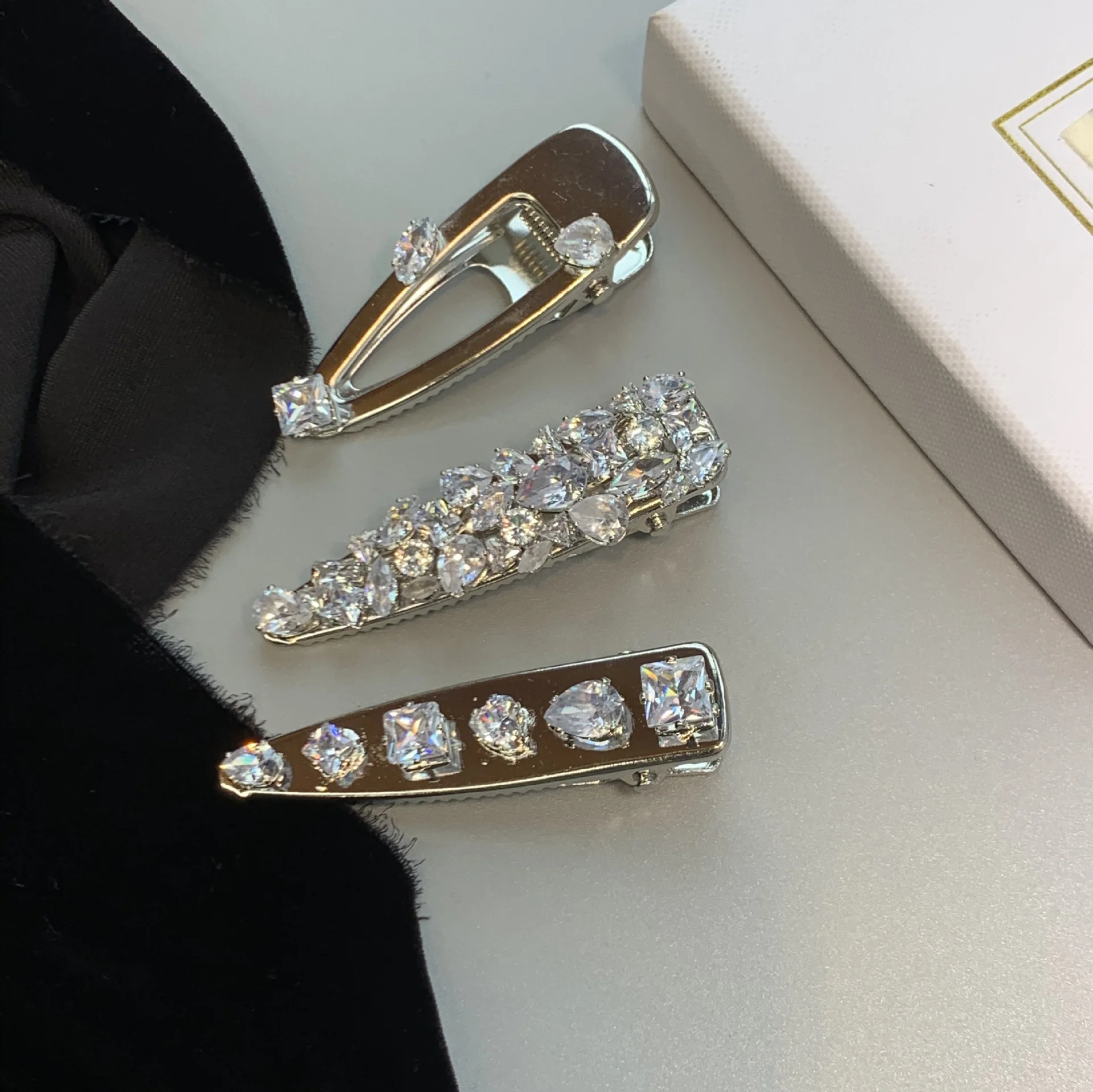 

Personality Metal Silver Hair Clips Cold Style Ladder Shape Zircon Pearl Hairpin Luxury Alligator Clip Women Hair Accessories
