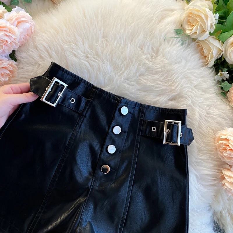 

2020 Autumn Winter Faux Leather Shorts Women's Black High Waist Single Buttons High Waist PU Leather Short Pants
