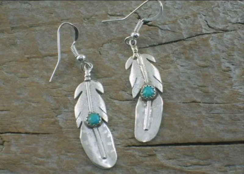 

FİRUZEN COLLECTION SPECIAL DESIGN FİRUZE ROCKY FEATHER LADY EARRINGS