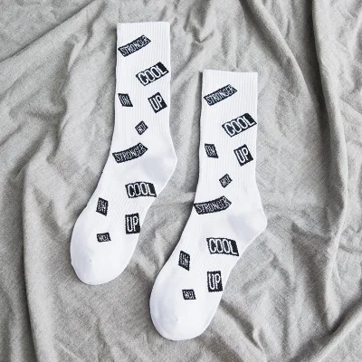 White Letter Модные новые мужские дышащие хлопковые носки с буквенным принтом удобные мужские носки модные спортивные носки для скейтборда в стиле хип-хоп Уличная одежда - Цвет: White Letter