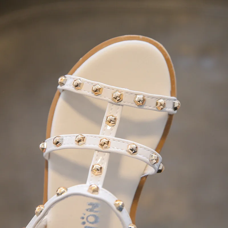 

Summer Girls Sandals Roma Style Children Rivet Shoes Fashion Hollow Out Students Sandals Soft Bottom Breathable Kids Beach Shoes