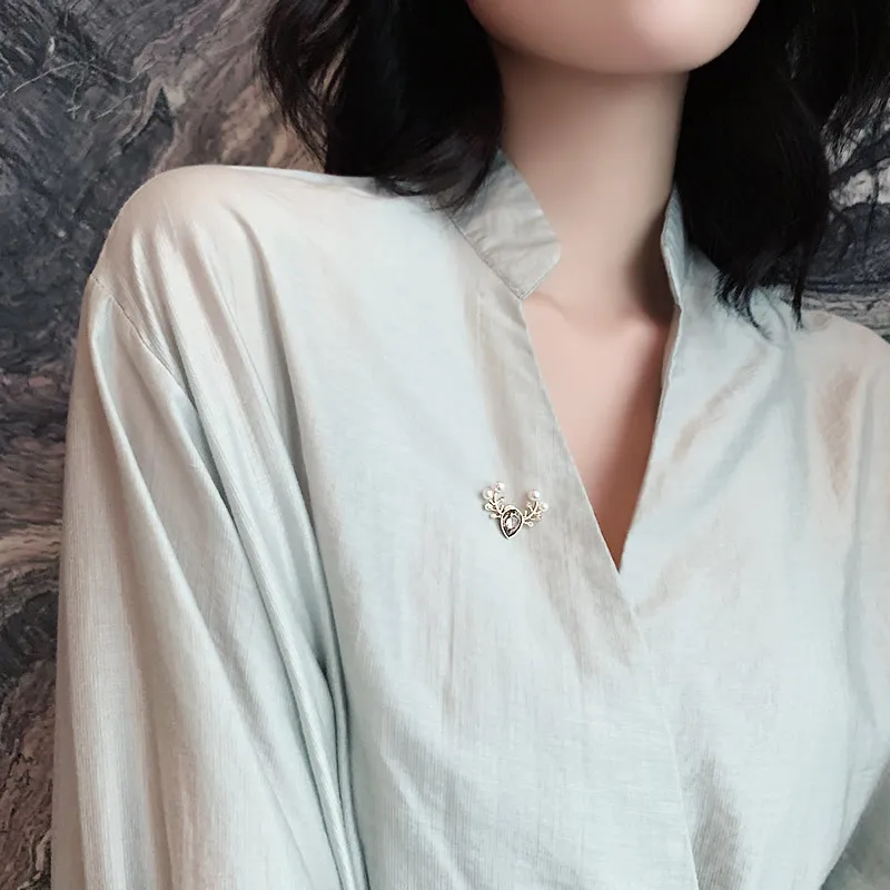 Золотая Брошь Стразы и жемчуг в виде лося рождественские булавки для женщин