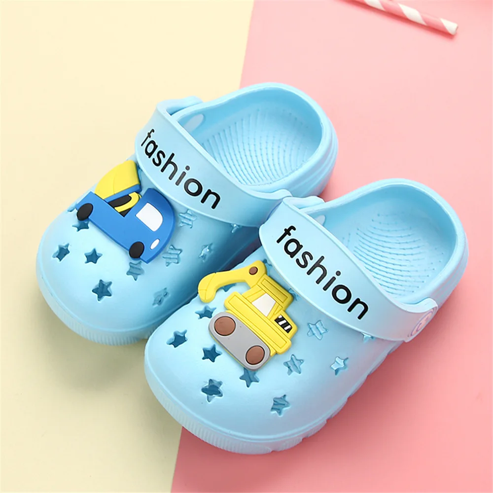 

Летние детские тапочки для мальчиков и девочек, мультяшное оборудование для экскавации, пляжные сандалии, тапочки, удобная обувь на плоской...