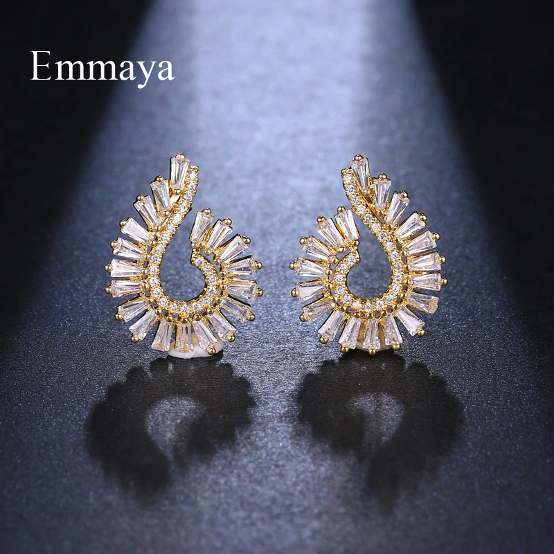 Женские асимметричные серьги-гвоздики EMMAYA разноцветные сережки в форме раковины