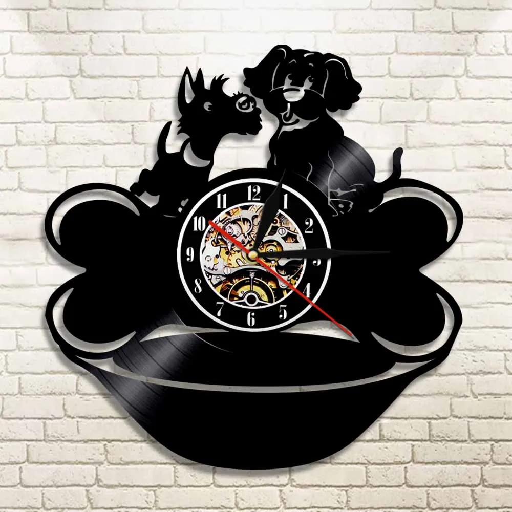 Настенные часы с черными мопсами и костями настенные виниловой записью щенков в