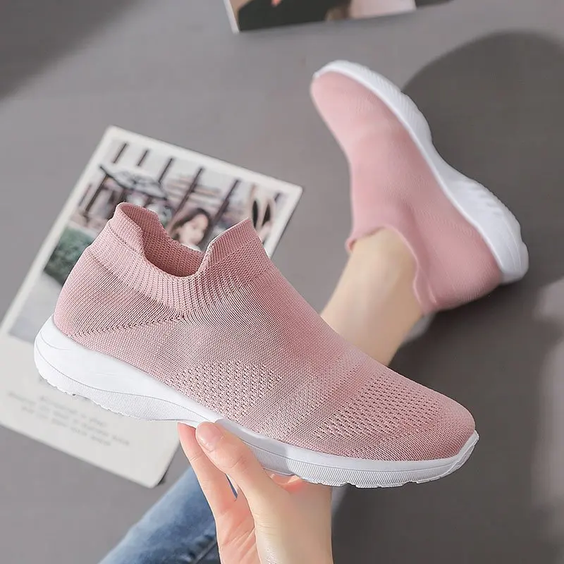 

2021 Spring New Breathable Mesh Sports Shoes Women Comfortable Slip on Running Shoes Outdoor Lightweight Casual Women Sneakers