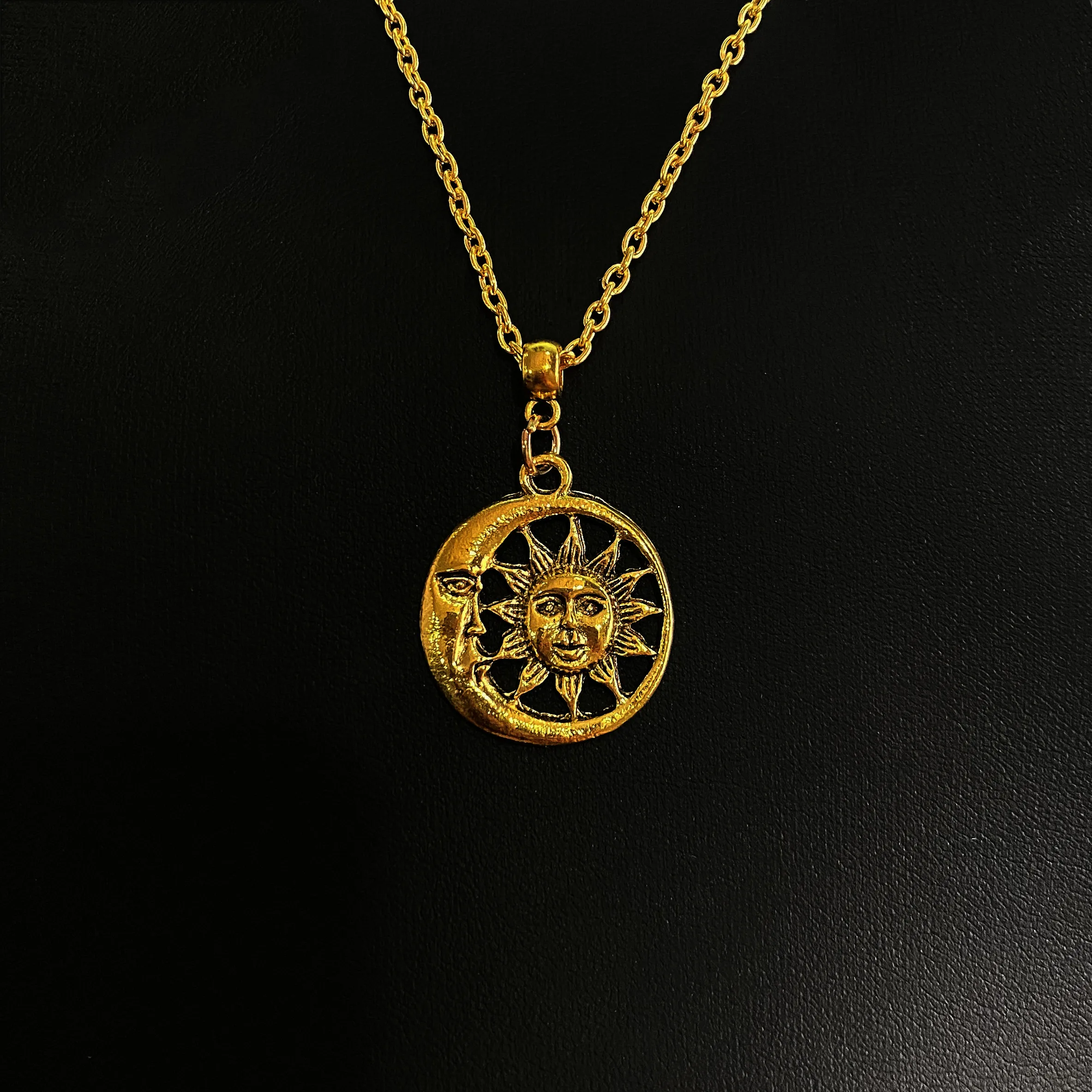 

Fashion Cute Bohemian Sun And Moon Pendant Necklace Celestial Charm Jewelry Women Girl Choker Gift