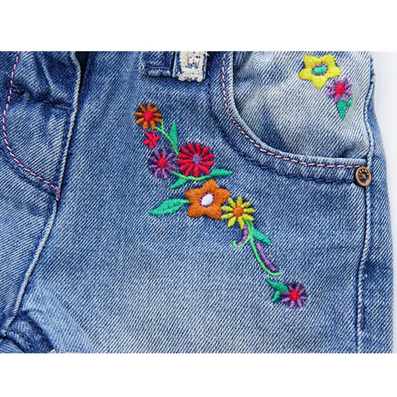 Летние джинсовые шорты для девочек брендовые с цветочной вышивкой маленьких