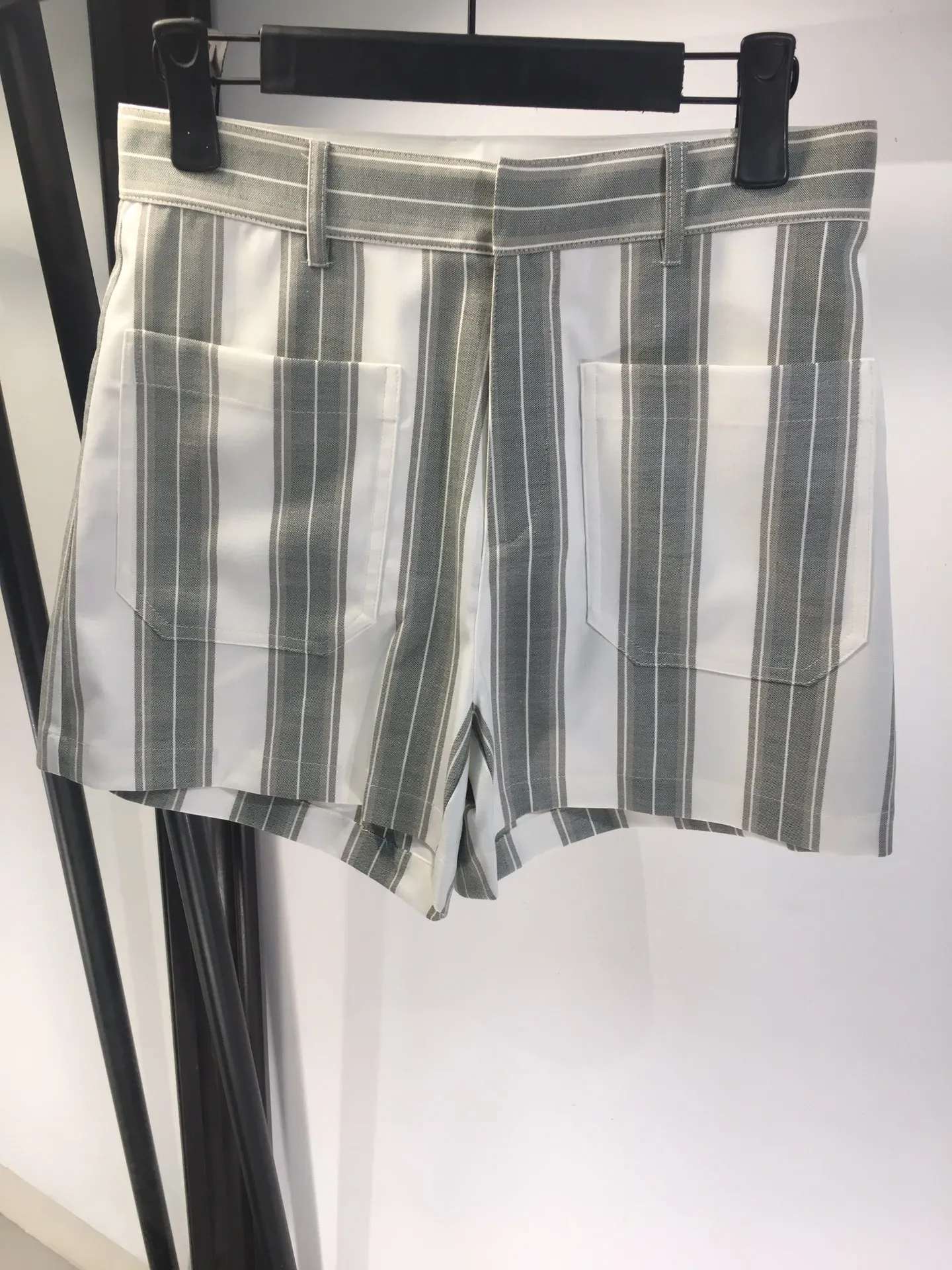 

2021 new women fashion vertical stripes suit jacket + shorts 2-piece set 0327