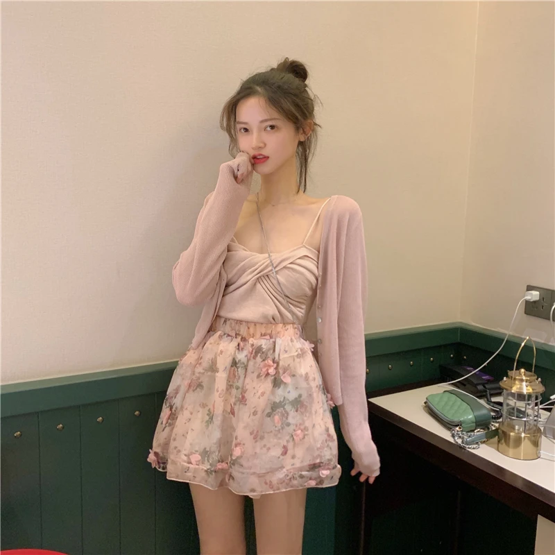 Женская одежда короткий топ на бретельках с V образным вырезом + свитер юбка