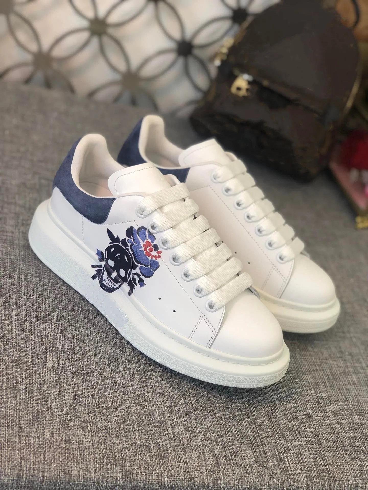 

Женские кроссовки для бега, нескользящая спортивная обувь на платформе для женщин, высококачественные удобные трендовые кроссовки, Белая о...