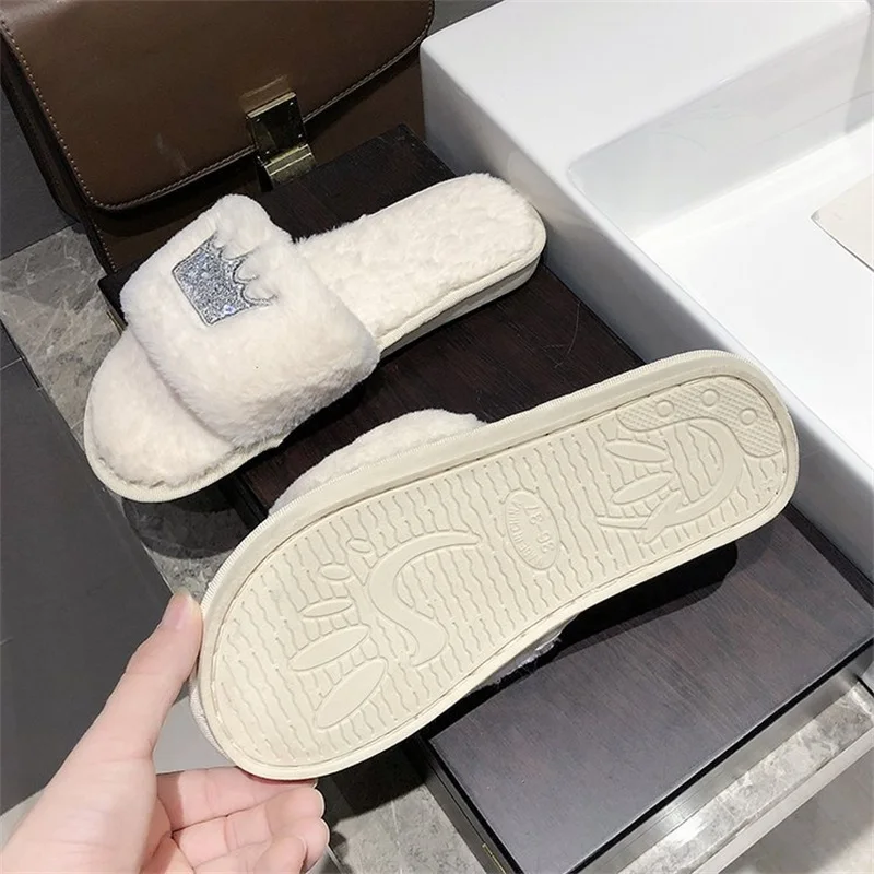 Зимние домашние тапочки плюшевые с блестками женские меховые большой размер Pantufa