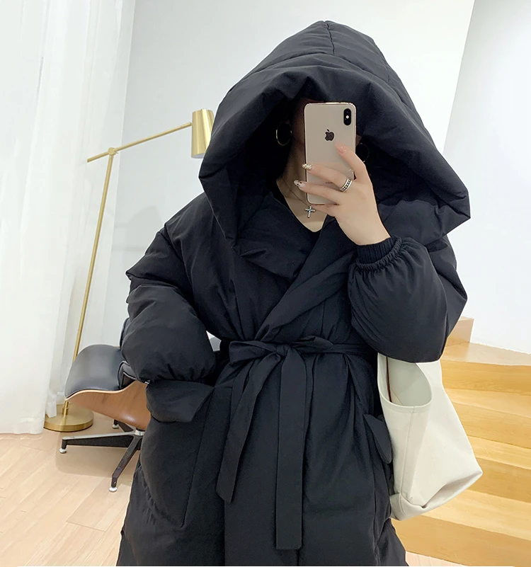 Пуховик женский зимний длинный парка выше колена пушистая Модная на белом утином