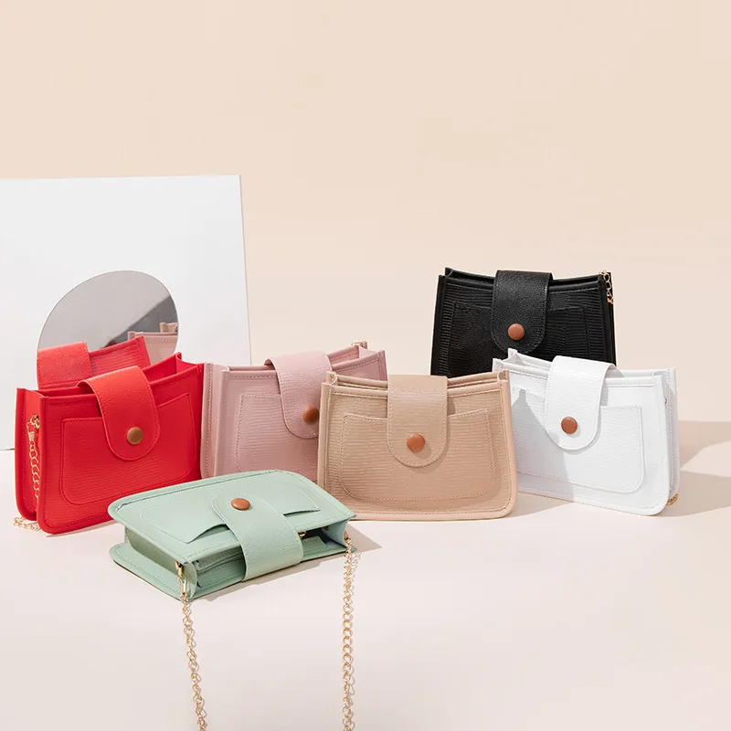 

Женская сумка через плечо со съемной цепочкой и крокодиловым узором