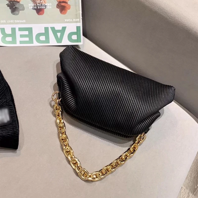 TWOTWINSTYLE Casual Fold Bag For Women Patchwork Metal Chain Hit Color Fashionable Cloud Bag Female New Accessories 2021 Tide