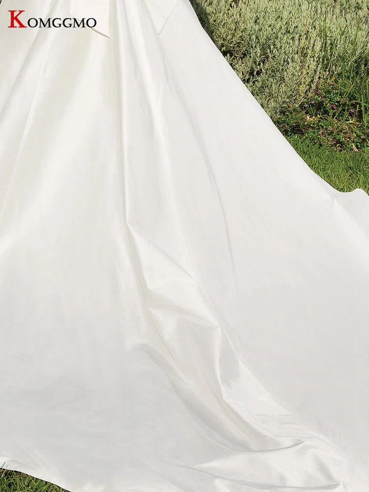 

2021 New Arrival Backless Sweetheart Neck Satin Bridal Ball Gown Custom Made Spaghetti Straps Chapel Train Bowknot Wedding Dress
