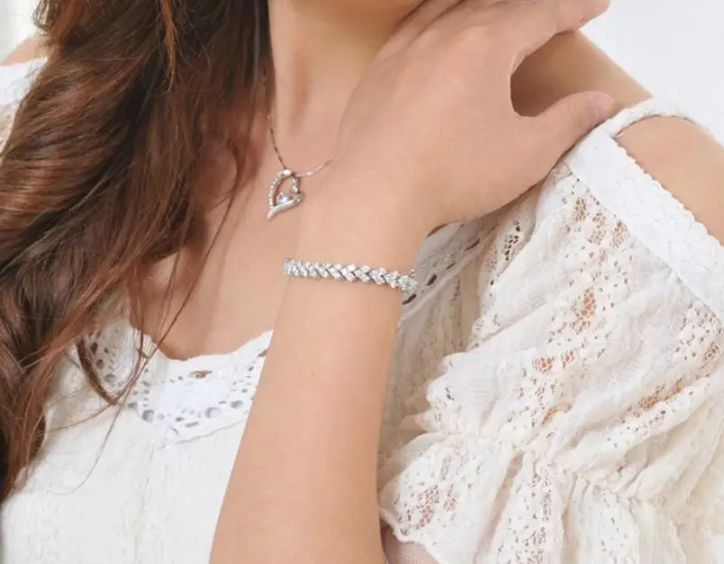 

IHUES 925 Sterling Silver Luxury Fashion Bracelet Dazzling Full Crystal Zircon Heart Bracelet For Women bangles