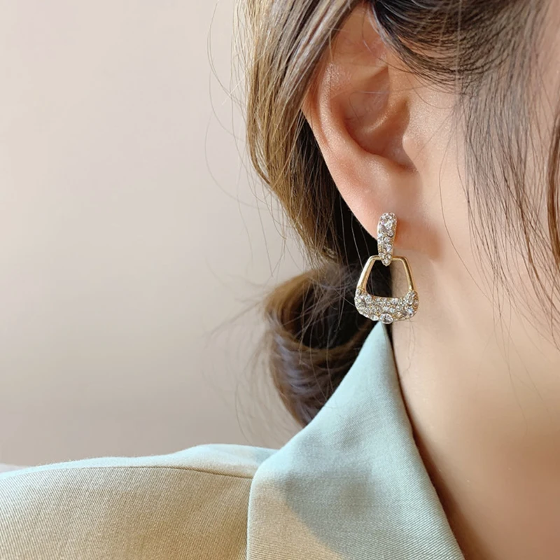 

New Fashion Elegant Water Drop Pearl Fine Earrings Sweet Korean Shiny Metal Bowknot Women Earrings Jewelry