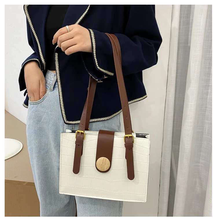 

Girl's bag 2020 new Fairy Gentle breeze small bag foreign style fashion stone-print hand bill of lading shoulder bag