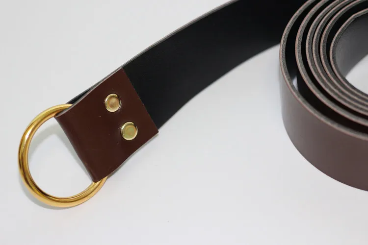 Ремень в средневековом стиле мужской кожаный пояс с кельтской пряжкой рыцаря