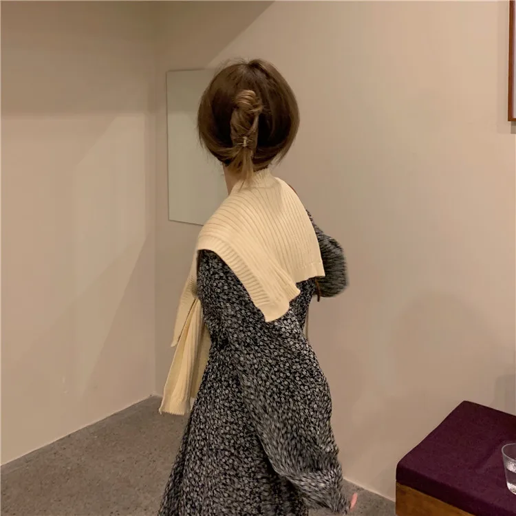 

Fall Fashion Suit Women's Korean-Style V-neck Floral Lace-up Waist-Controlled Slimming Dress + Solid Color Two-Piece Suit with a