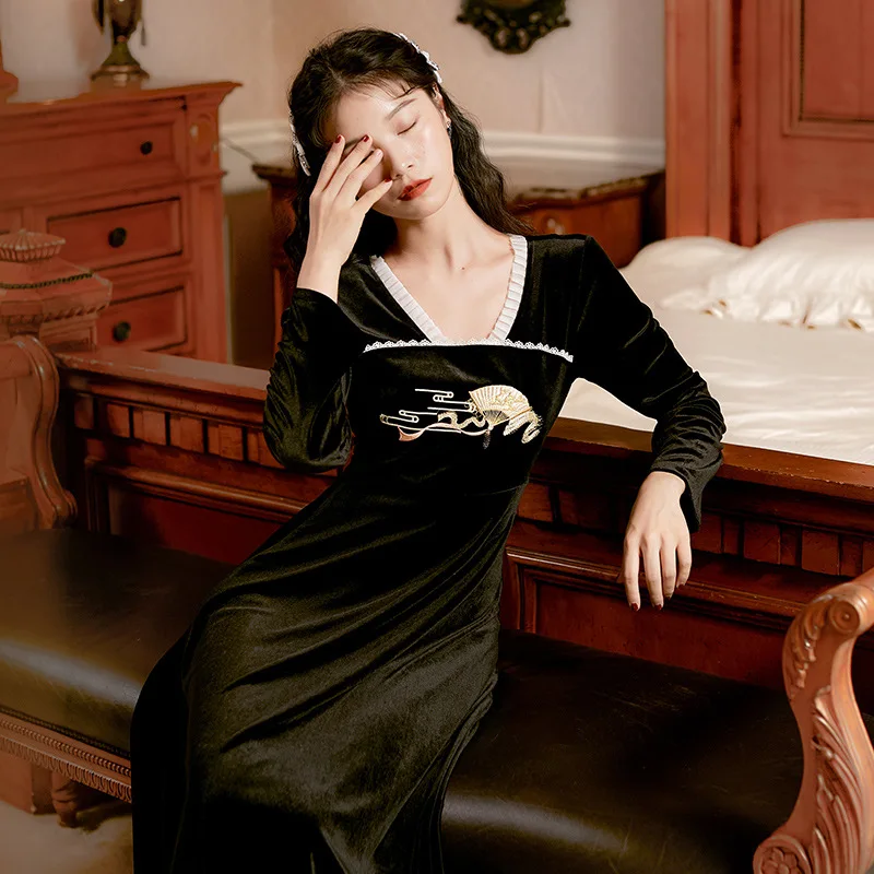 

New Chinese Style Women Dress Long Sleeve Elegant Embroidery Velvet Cheongsam Female Classical Black Improve Hanfu Dress DQL3100
