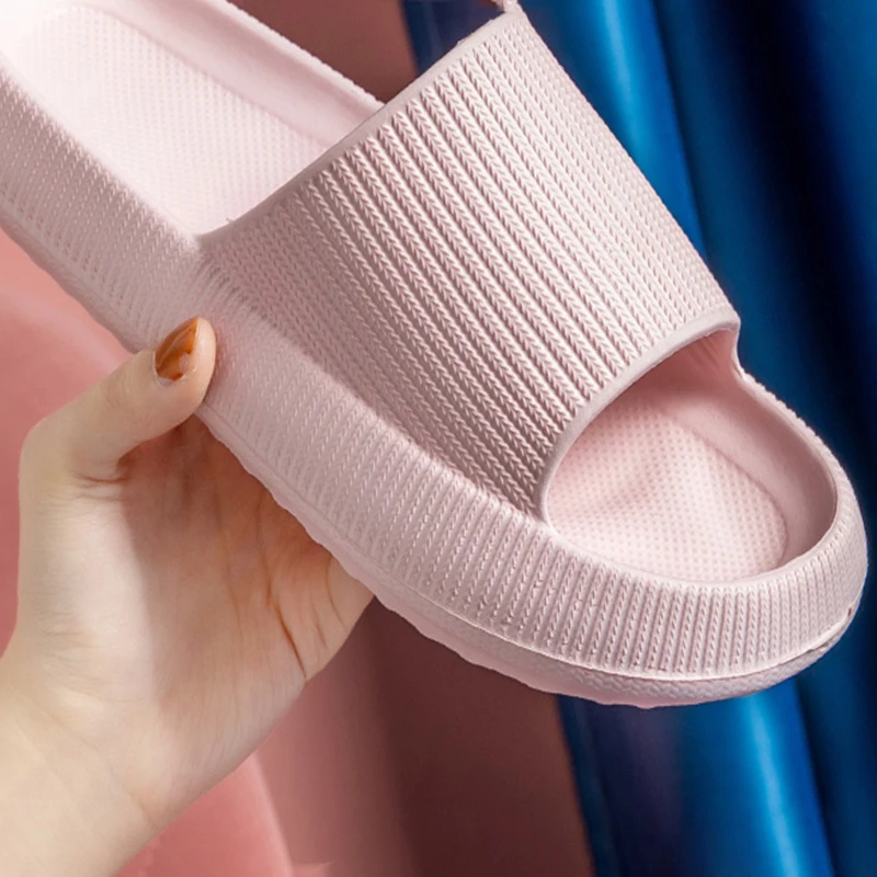 

2021 New Arrival Summer Men Flip Flops High Quality Beach Sandals Anti-slip Zapatos Hombre Casual Shoes Wholesale logo slippers