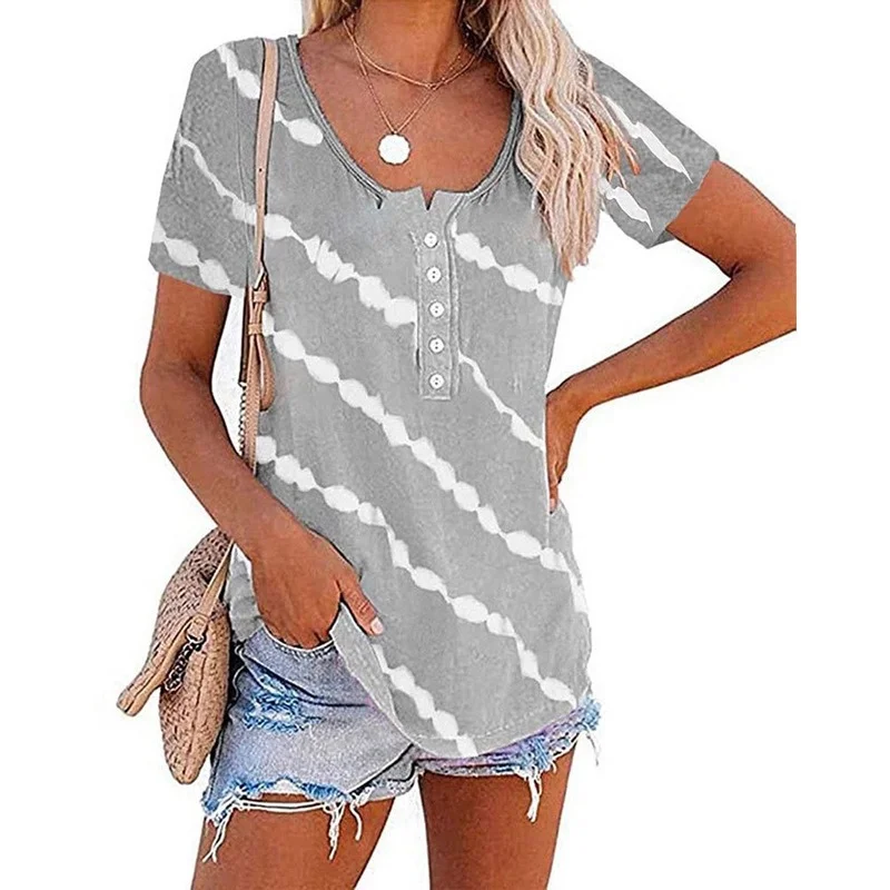 

Летняя женская футболка в полоску с коротким рукавом и пуговицами