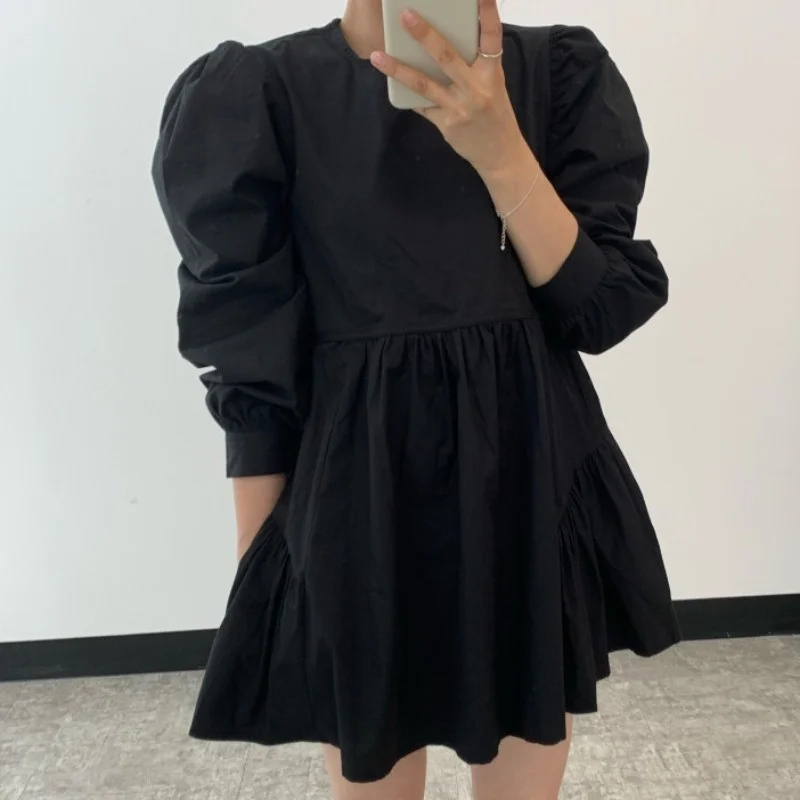 Зимнее платье корейское простое темное с круглым вырезом свободное маленькое