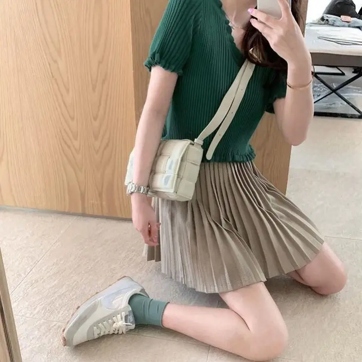 

Summer 2020 new foreign-style wood ear side Korean wind age reduction V-neck short short sleeve sweater bm purple coat women