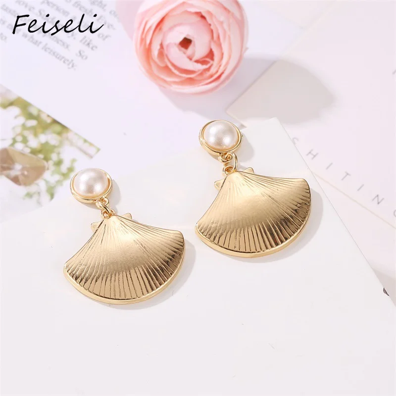 Feiseli преувеличенный металлический корпус искусственный жемчуг Висячие серьги