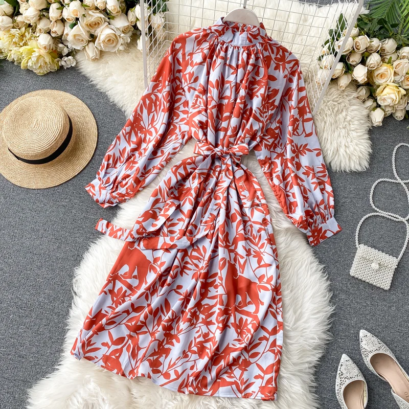 2020 Spring Net Red Temperament Lace Up Waist Thin Western Air Bubble Sleeve Retro Printing Vacation Dress | Женская одежда
